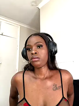 LuciousLips96 online show from 09.11.25