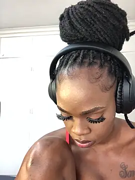 LuciousLips96 online show from 10.10.25