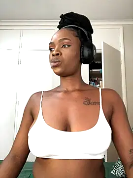 LuciousLips96 online show from 10.12.25