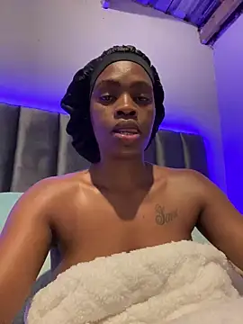 LuciousLips96 online show from 12.20.25