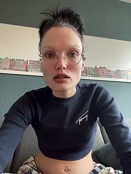 Snapshot of denisestar10 chatting on 01.14.25 denisestar10 online show from 01.14.25