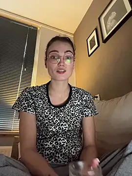 Snapshot of denisestar10 chatting on 01.24.25 denisestar10 online show from 01.24.25