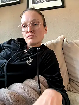 Snapshot of denisestar10 chatting on 10.30.25 denisestar10 online show from 10.30.25