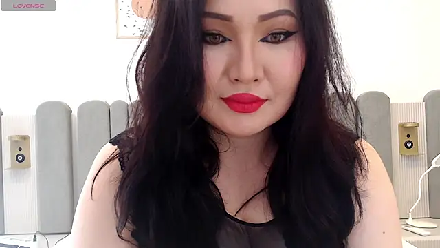 Snapshot of DanyMin chatting on 09.27.25 DanyMin online show from 09.27.25