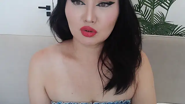 Snapshot of DanyMin chatting on 10.09.25 DanyMin online show from 10.09.25