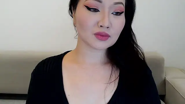 Snapshot of DanyMin chatting on 11.06.25 DanyMin online show from 11.06.25