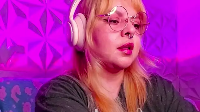 Snapshot of Satyn_doll chatting on 10.02.25 Satyn doll online show from 10.02.25