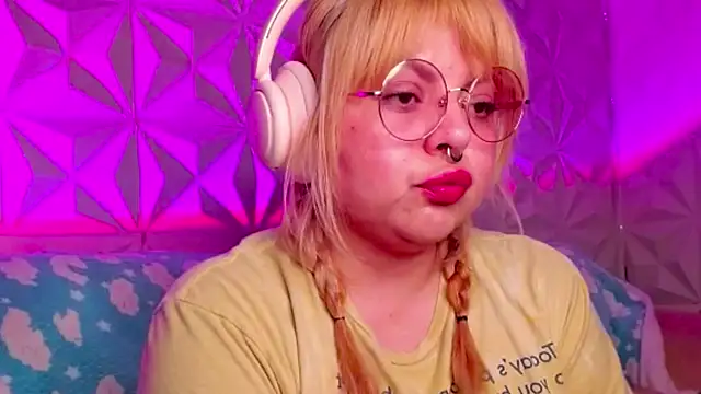 Snapshot of Satyn_doll chatting on 10.07.25 Satyn doll online show from 10.07.25