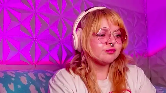 Snapshot of Satyn_doll chatting on 10.08.25 Satyn doll online show from 10.08.25