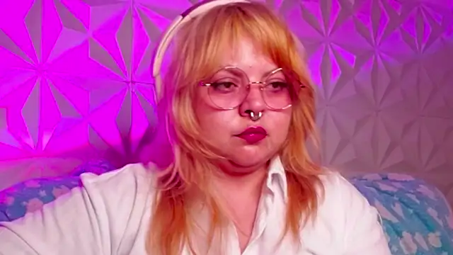 Snapshot of Satyn_doll chatting on 10.12.25 Satyn doll online show from 10.12.25