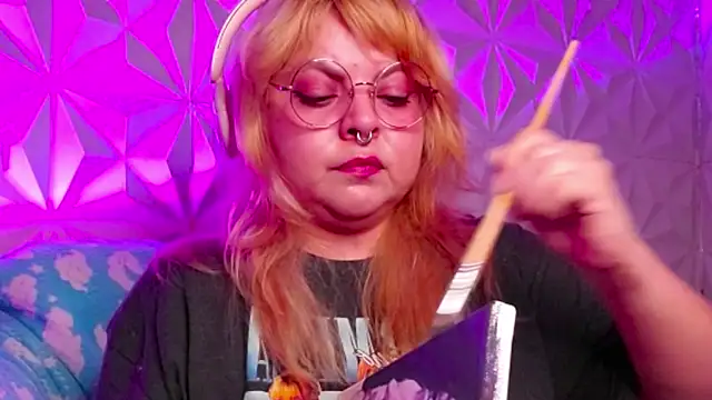 Snapshot of Satyn_doll chatting on 10.12.25 Satyn doll online show from 10.12.25