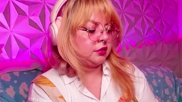 Snapshot of Satyn_doll chatting on 10.15.25 Satyn doll online show from 10.15.25