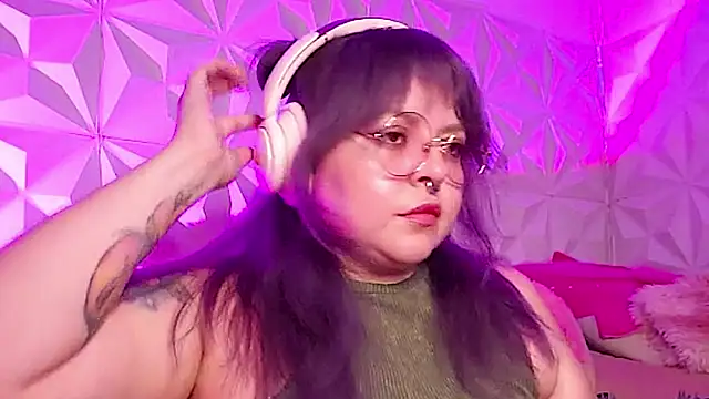 Snapshot of Satyn_doll chatting on 10.22.25 Satyn doll online show from 10.22.25