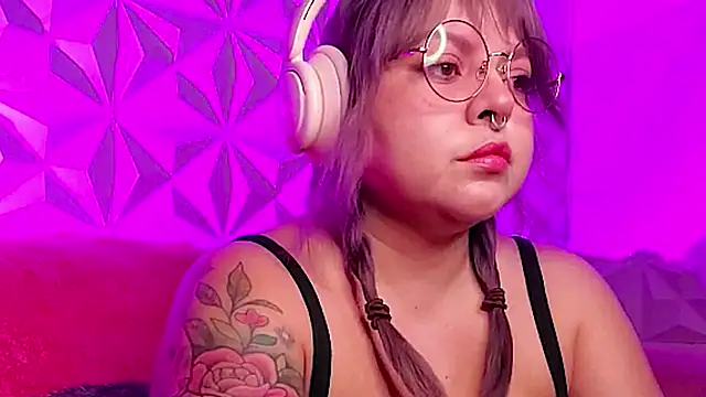 Snapshot of Satyn_doll chatting on 10.26.25 Satyn doll online show from 10.26.25