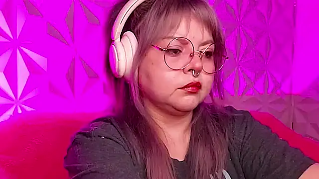 Snapshot of Satyn_doll chatting on 10.29.25 Satyn doll online show from 10.29.25