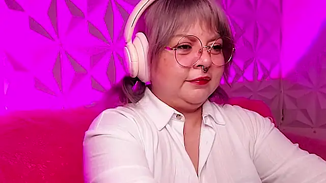 Snapshot of Satyn_doll chatting on 10.30.25 Satyn doll online show from 10.30.25