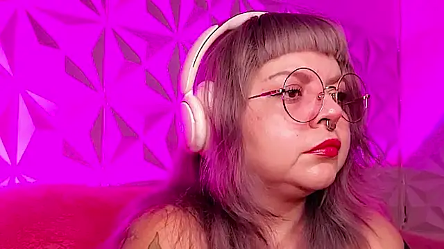 Snapshot of Satyn_doll chatting on 10.31.25 Satyn doll online show from 10.31.25