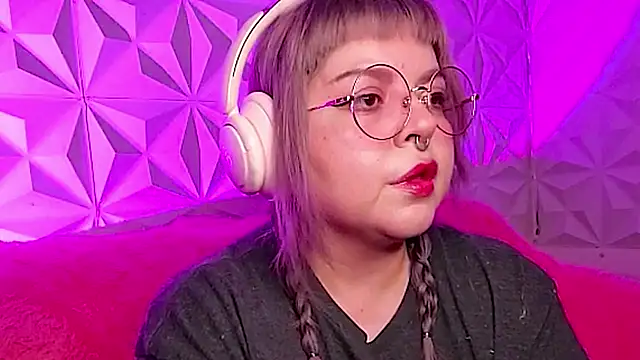 Snapshot of Satyn_doll chatting on 11.02.25 Satyn doll online show from 11.02.25