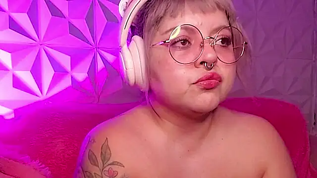 Snapshot of Satyn_doll chatting on 11.06.25 Satyn doll online show from 11.06.25