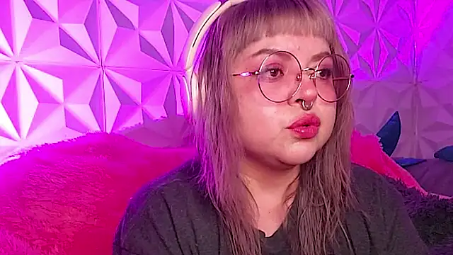 Snapshot of Satyn_doll chatting on 11.08.25 Satyn doll online show from 11.08.25