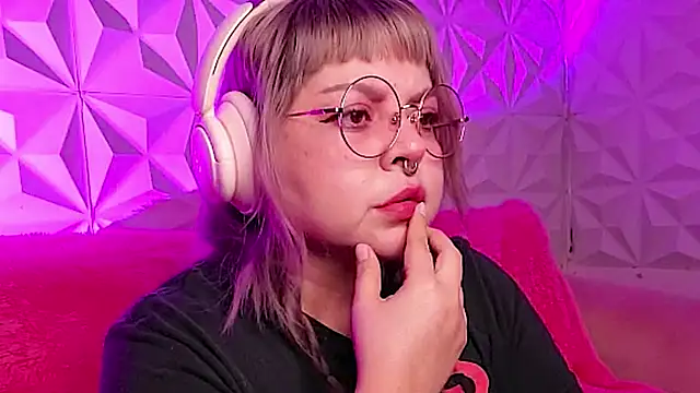 Snapshot of Satyn_doll chatting on 11.08.25 Satyn doll online show from 11.08.25