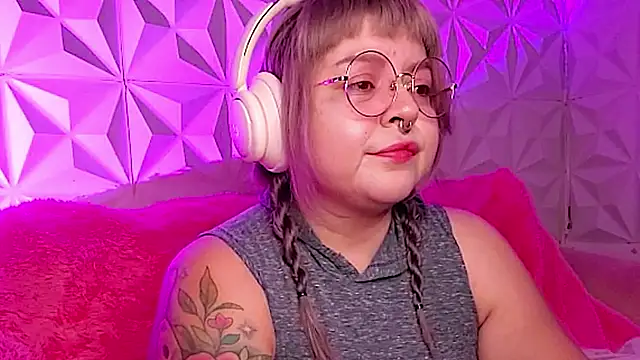 Snapshot of Satyn_doll chatting on 11.09.25 Satyn doll online show from 11.09.25