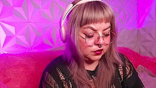 Snapshot of Satyn_doll chatting on 11.13.25 Satyn doll online show from 11.13.25