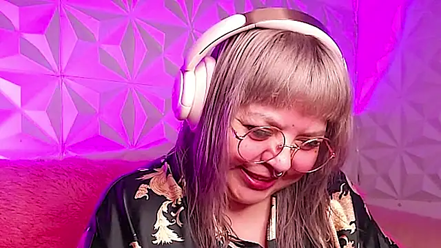 Snapshot of Satyn_doll chatting on 11.14.25 Satyn doll online show from 11.14.25