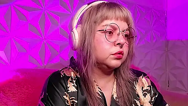 Snapshot of Satyn_doll chatting on 11.16.25 Satyn doll online show from 11.16.25