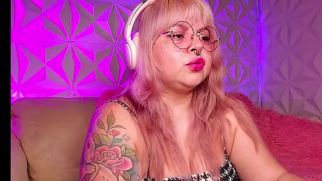 Snapshot of Satyn_doll chatting on 02.04.26 Satyn doll online show from 02.04.26