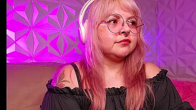 Snapshot of Satyn_doll chatting on 02.08.26 Satyn doll online show from 02.08.26