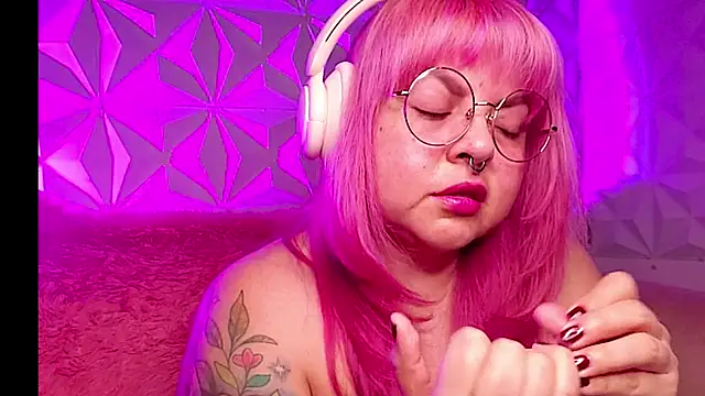 Snapshot of Satyn_doll chatting on 02.14.26 Satyn doll online show from 02.14.26