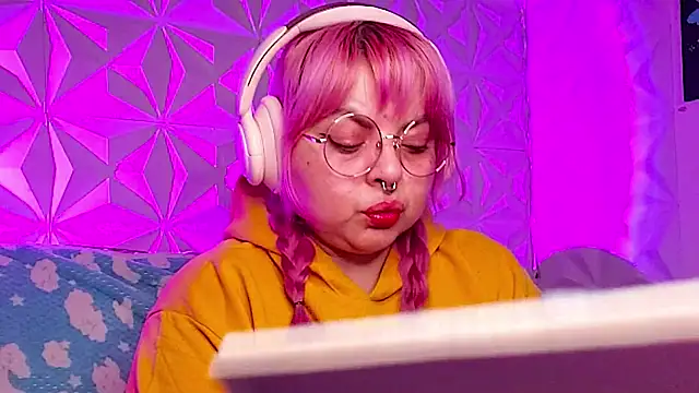 Snapshot of Satyn_doll chatting on 02.18.26 Satyn doll online show from 02.18.26