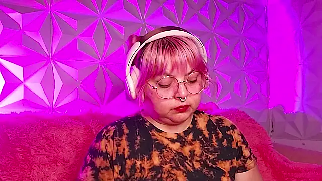 Snapshot of Satyn_doll chatting on 02.21.26 Satyn doll online show from 02.21.26