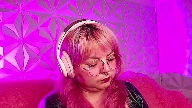 Snapshot of Satyn_doll chatting on 02.24.26 Satyn doll online show from 02.24.26