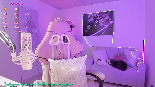 cute catlyn online show from 11.19.25