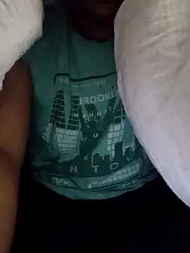 Snapshot of indianguy21 chatting on 12.12.24 indianguy21 online show from 12.12.24