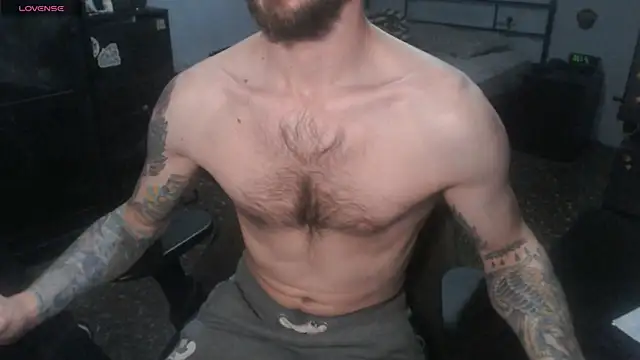 SexxxyLouis online show from 12.17.25