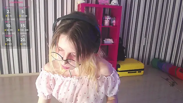 Snapshot of _Hanna_Moon_ chatting on 12.18.24 Hanna Moon online show from 12.18.24