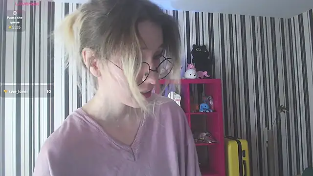 Snapshot of _Hanna_Moon_ chatting on 12.27.24 Hanna Moon online show from 12.27.24