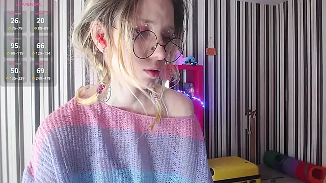 Snapshot of _Hanna_Moon_ chatting on 01.12.25 Hanna Moon online show from 01.12.25