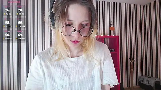 Snapshot of _Hanna_Moon_ chatting on 01.22.25 Hanna Moon online show from 01.22.25
