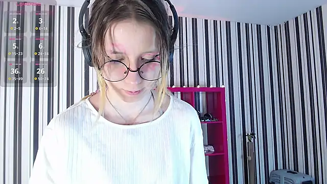 Snapshot of _Hanna_Moon_ chatting on 02.08.25 Hanna Moon online show from 02.08.25