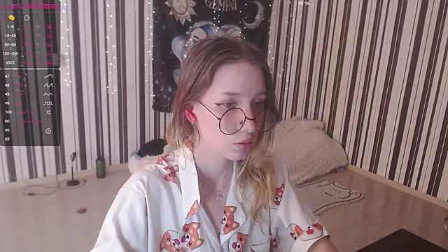 Snapshot of _Hanna_Moon_ chatting on 09.11.25 Hanna Moon online show from 09.11.25