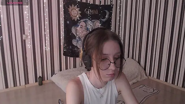 Snapshot of _Hanna_Moon_ chatting on 09.19.25 Hanna Moon online show from 09.19.25
