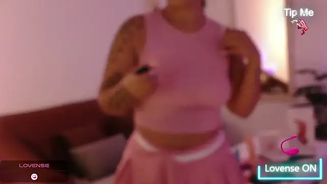 Snapshot of little_susie chatting on 09.24.25 little susie online show from 09.24.25