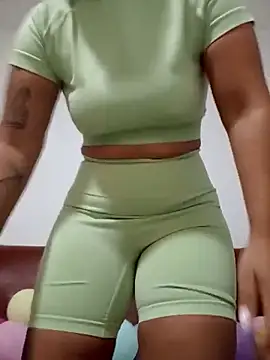 Snapshot of little_susie chatting on 10.07.25 little susie online show from 10.07.25