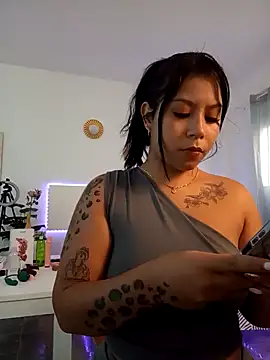 Snapshot of little_susie chatting on 10.09.25 little susie online show from 10.09.25