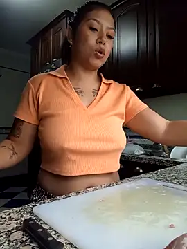 Snapshot of little_susie chatting on 10.21.25 little susie online show from 10.21.25