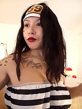 Snapshot of little_susie chatting on 10.30.25 little susie online show from 10.30.25